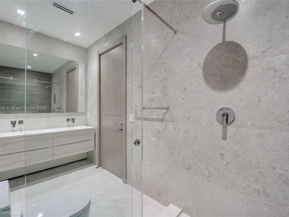 5825 Alton Rd, Miami Beach FL 33140