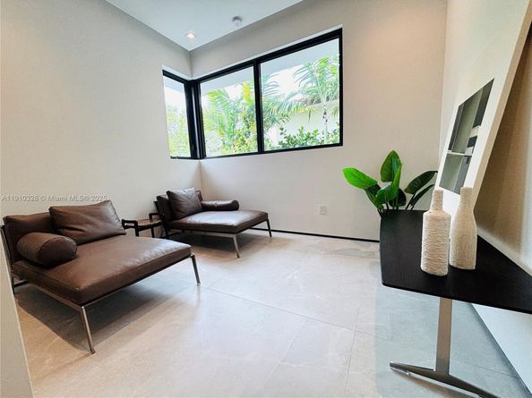 5825 Alton Rd, Miami Beach FL 33140