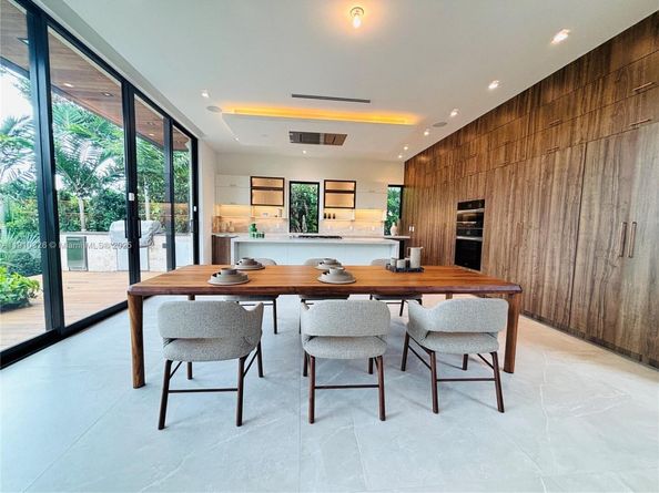 5825 Alton Rd, Miami Beach FL 33140