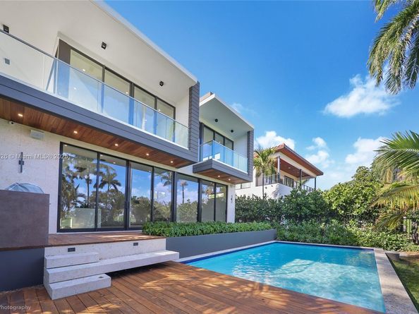 5825 Alton Rd, Miami Beach FL 33140