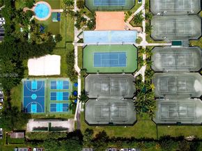 10564 NW 57th St, Doral FL 33178