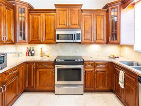 10564 NW 57th St, Doral FL 33178