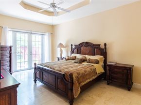 10564 NW 57th St, Doral FL 33178