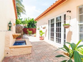 10564 NW 57th St, Doral FL 33178