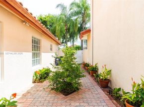 10564 NW 57th St, Doral FL 33178