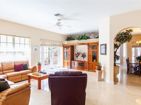 10564 NW 57th St, Doral FL 33178