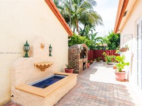 10564 NW 57th St, Doral FL 33178