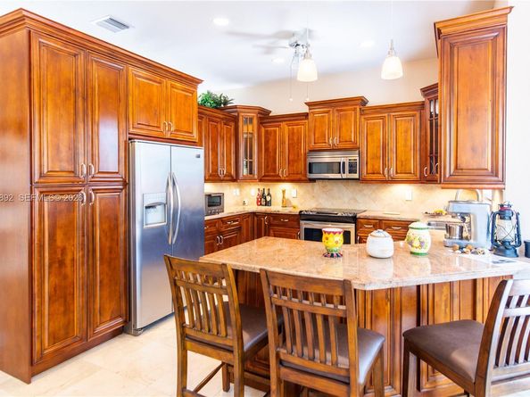 10564 NW 57th St, Doral FL 33178