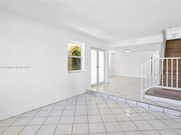 3524 NW 4th Ter, Miami FL 33125