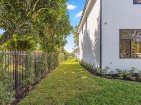 7285 SW 72nd Ter, Miami FL 33143