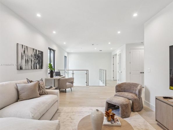 7285 SW 72nd Ter, Miami FL 33143