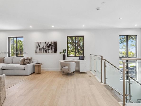 7285 SW 72nd Ter, Miami FL 33143