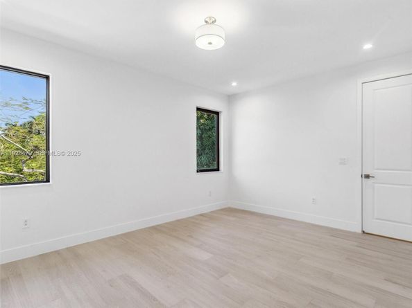 7285 SW 72nd Ter, Miami FL 33143