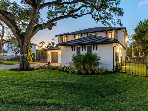 7285 SW 72nd Ter, Miami FL 33143