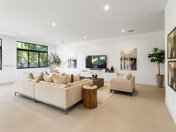 7285 SW 72nd Ter, Miami FL 33143