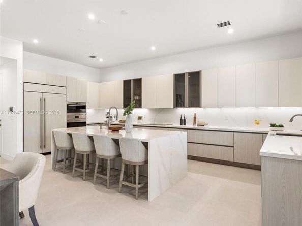 7285 SW 72nd Ter, Miami FL 33143