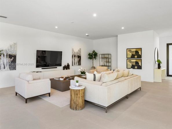 7285 SW 72nd Ter, Miami FL 33143