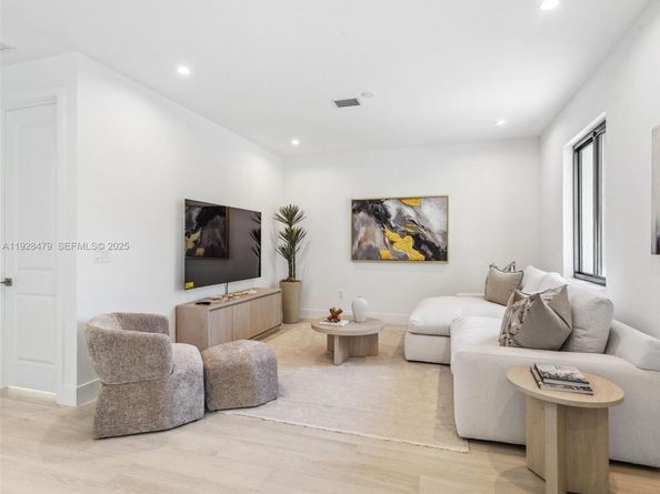 7285 SW 72nd Ter, Miami FL 33143