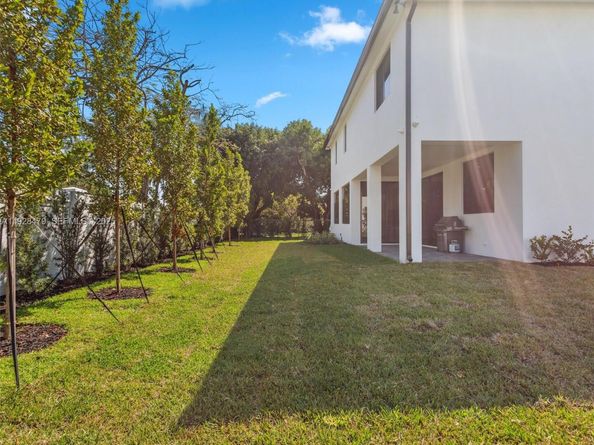 7285 SW 72nd Ter, Miami FL 33143