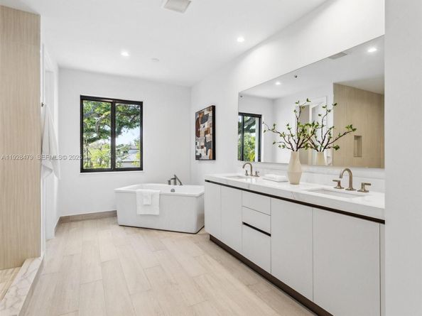 7285 SW 72nd Ter, Miami FL 33143