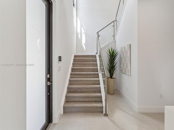 7285 SW 72nd Ter, Miami FL 33143