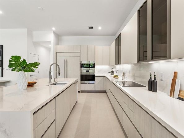 7285 SW 72nd Ter, Miami FL 33143