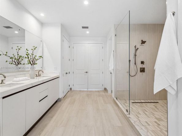 7285 SW 72nd Ter, Miami FL 33143