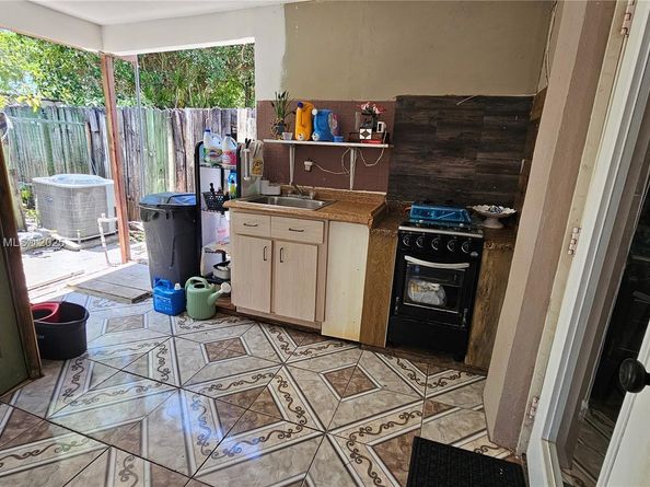 5940 S 38th Ct, Green Acres FL 33463