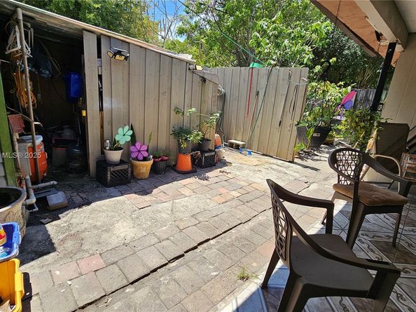 5940 S 38th Ct, Green Acres FL 33463