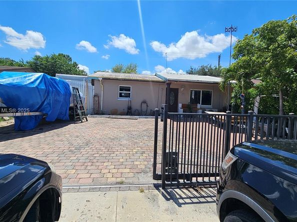 5940 S 38th Ct, Green Acres FL 33463