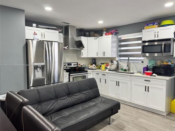 Undisclosed Address #A11837312, Miami FL 33125