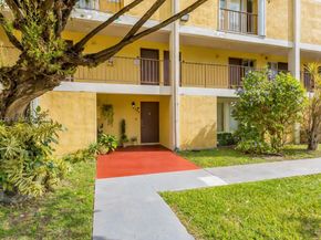 9210 Fontainebleau Blvd 104, Miami FL 33172
