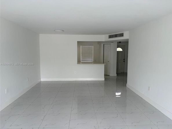 1401 NE 191st St D201, Miami FL 33179