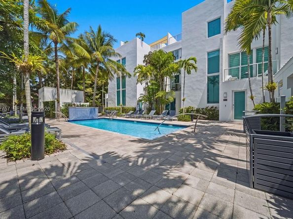 710 NE 3rd Ave, Fort Lauderdale FL 33304