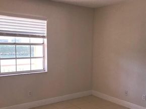 10477 NW 7th St 104, Pembroke Pines FL 33026