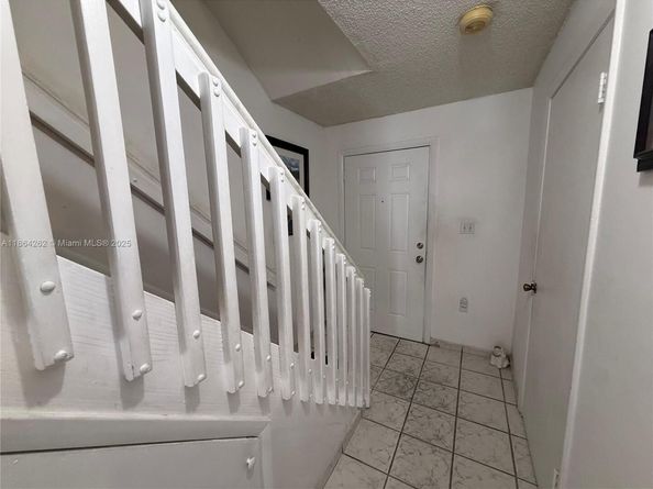 8079 NW 8th St 10, Miami FL 33126