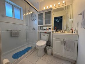 8079 NW 8th St 10, Miami FL 33126