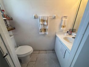 8079 NW 8th St 10, Miami FL 33126