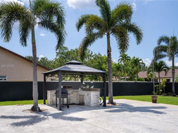 20251 NW 4th St, Pembroke Pines FL 33029