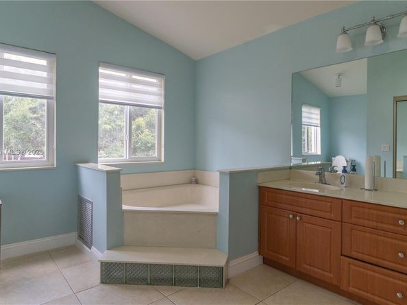20251 NW 4th St, Pembroke Pines FL 33029