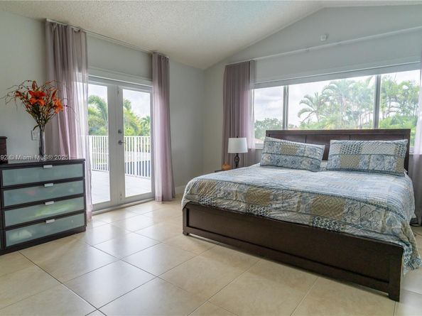 20251 NW 4th St, Pembroke Pines FL 33029