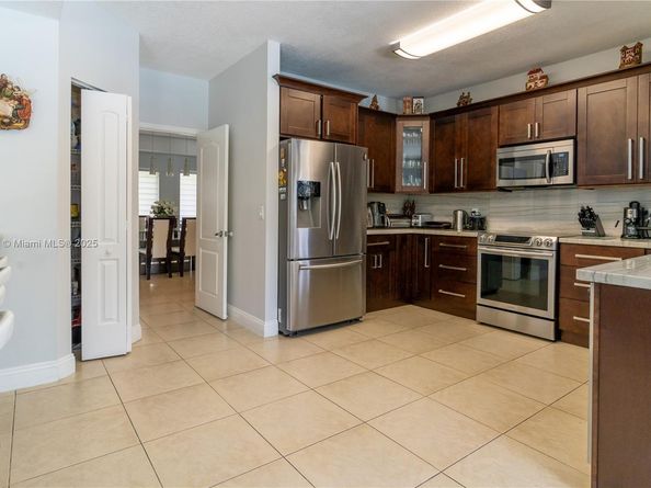 20251 NW 4th St, Pembroke Pines FL 33029