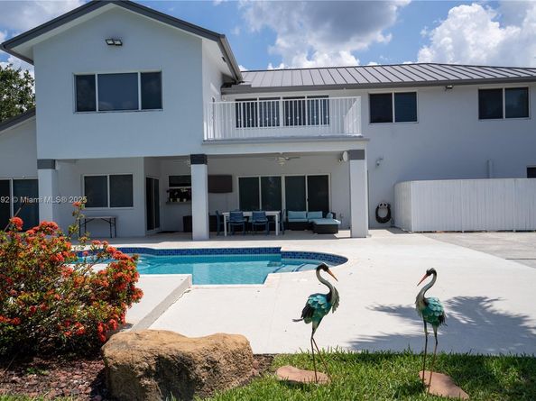 20251 NW 4th St, Pembroke Pines FL 33029