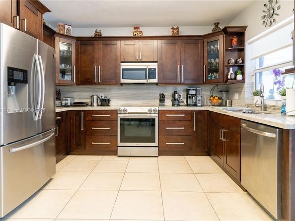 20251 NW 4th St, Pembroke Pines FL 33029
