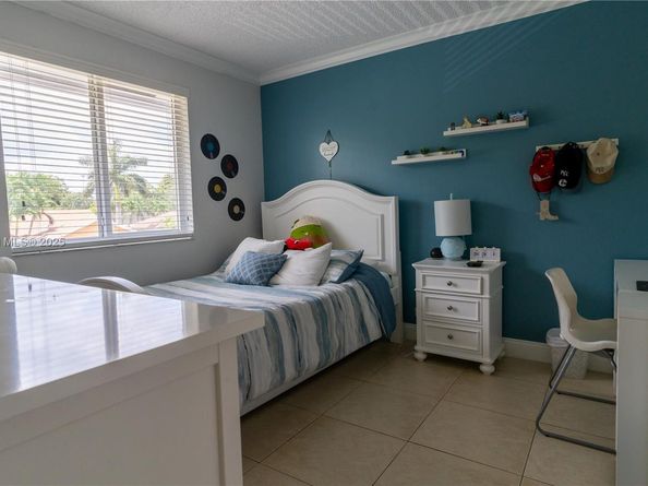 20251 NW 4th St, Pembroke Pines FL 33029