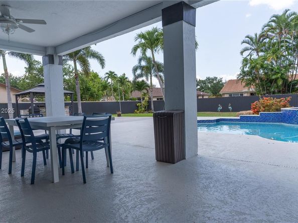 20251 NW 4th St, Pembroke Pines FL 33029