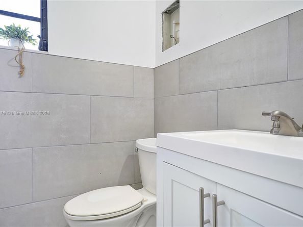 1395 NE 178th St, North Miami Beach FL 33162