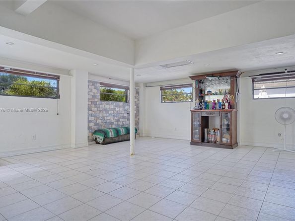 1395 NE 178th St, North Miami Beach FL 33162