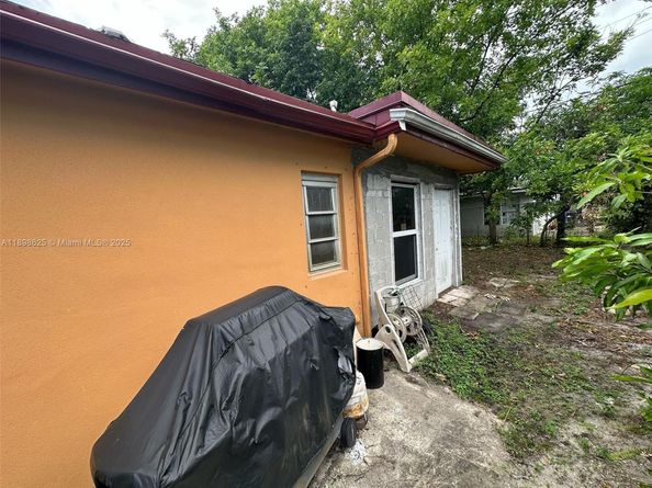 3313 NW 36th Ter, Lauderdale Lakes FL 33309