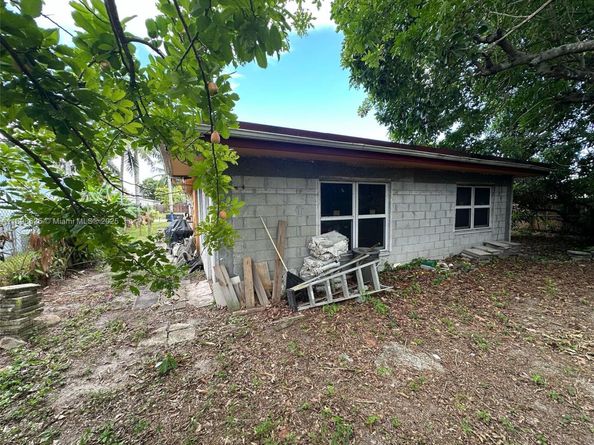 3313 NW 36th Ter, Lauderdale Lakes FL 33309